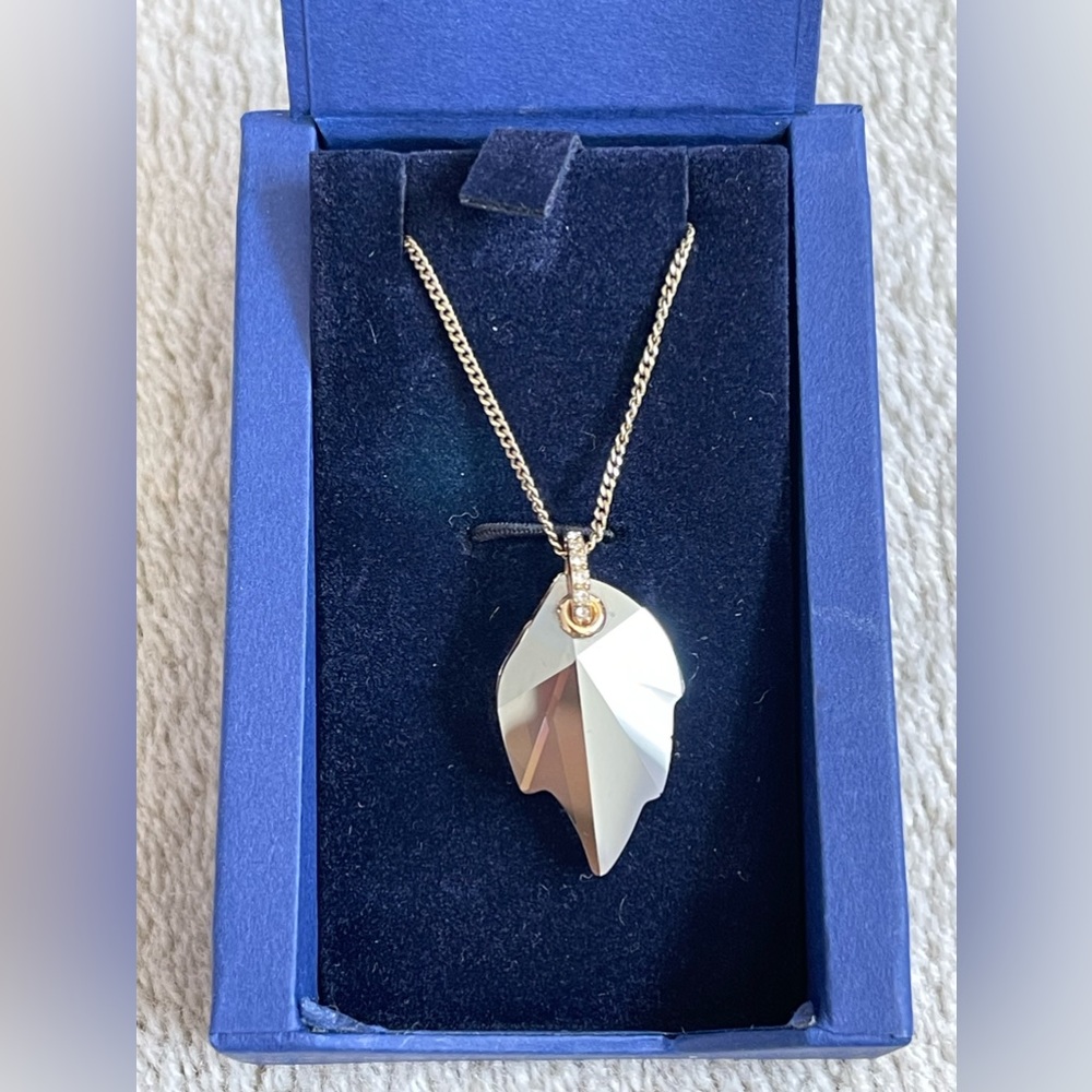 Swarovski leaf pendant - Picture 6 of 13